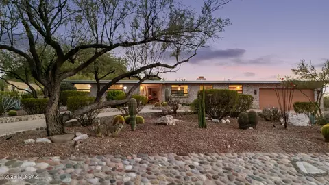 6616 N Donna Beatrix Cir, Tucson, AZ 85718