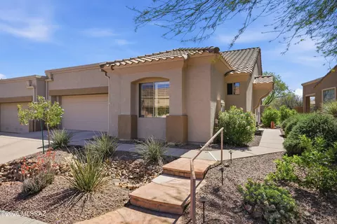 561 W Knotwood St, Green Valley, AZ 85614