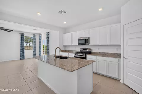Kitchen - 8870 E Moontear Way, Vail, AZ 85641 photo 2 of 4