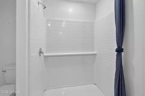 Bath - 8870 E Moontear Way, Vail, AZ 85641 photo 2 of 4