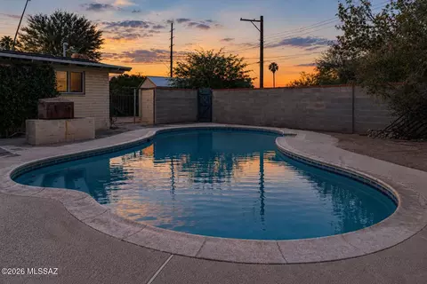 7101 E Luana Pl, Tucson, AZ 85710