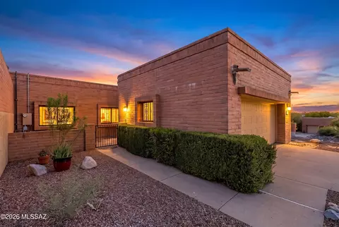 1950 W Ashbrook Dr, Tucson, AZ 85704