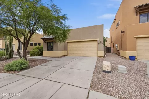8753 N Mugho Pine Trl, Tucson, AZ 85743