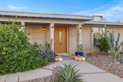 7641 N Casimir Pulaski Ave, Tucson, AZ 85741