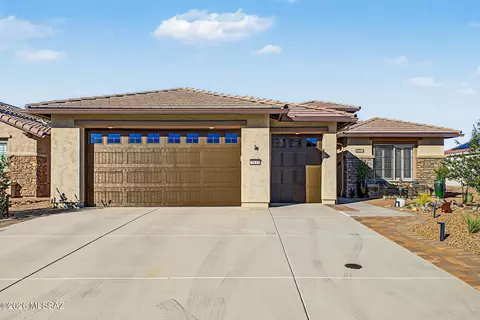 1433 E Claystone Dr, Green Valley, AZ 85614