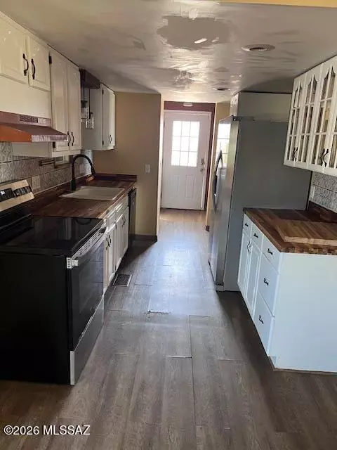 Kitchen - 6464 N 6 Gun Rd, Willcox, AZ 85643 photo 1 of 2