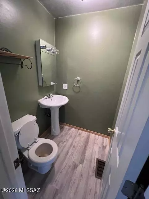 Bath - 6464 N 6 Gun Rd, Willcox, AZ 85643 photo 1 of 5