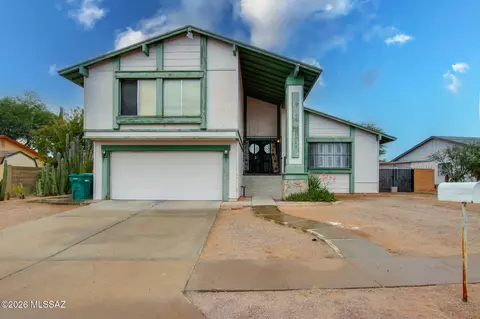 7520 S Camino Bello, Tucson, AZ 85746