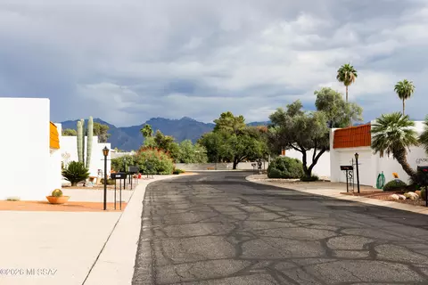 1625 N Va Dorado, Tucson, AZ 85715