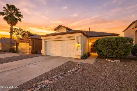 7656 S Trumpet Vine Ave, Tucson, AZ 85747