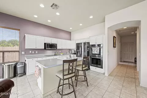 Kitchen - 2145 N Split Rock Pl, Tucson, AZ 85749 photo 2 of 5
