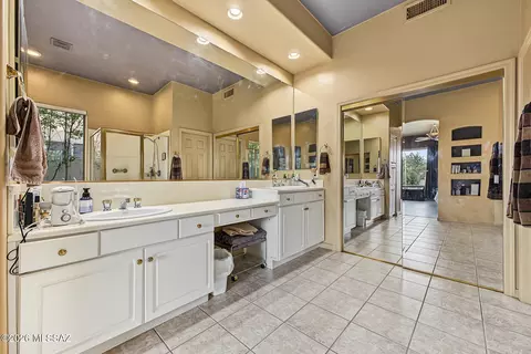 Bath - 2145 N Split Rock Pl, Tucson, AZ 85749 photo 2 of 3