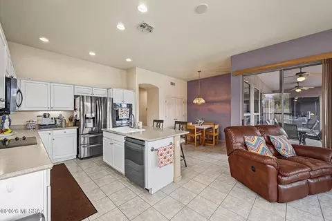 Kitchen - 2145 N Split Rock Pl, Tucson, AZ 85749 photo 4 of 5