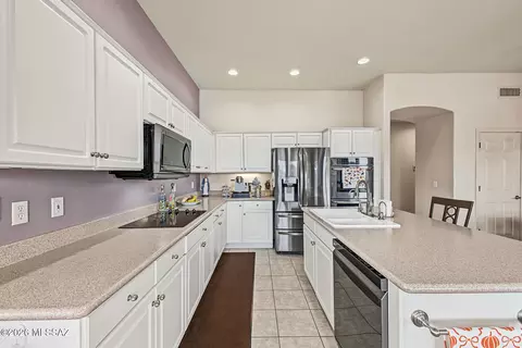 Kitchen - 2145 N Split Rock Pl, Tucson, AZ 85749 photo 3 of 5