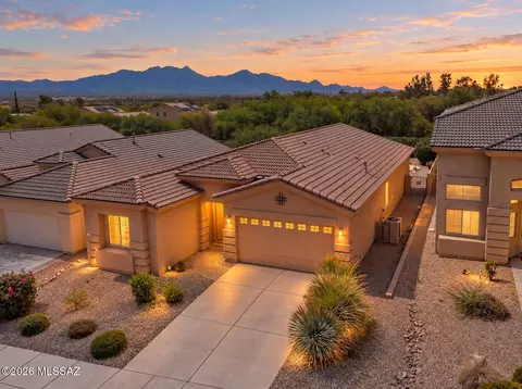 96 E Calle Trona, Green Valley, AZ 85614