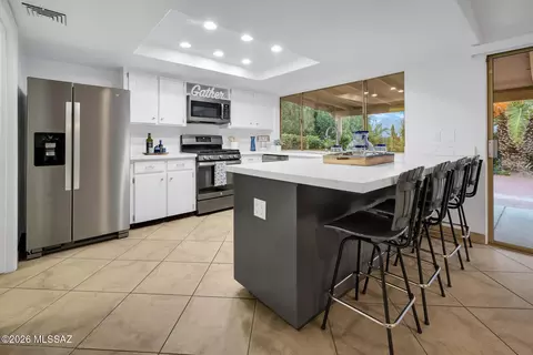 9525 E Calle Cascada, Tucson, AZ 85715