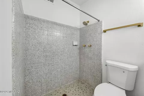 Bath - 4150 E Canada Stra, Tucson, AZ 85706 photo 3 of 9