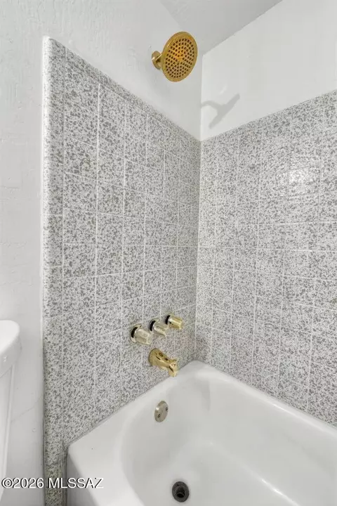 Bath - 4150 E Canada Stra, Tucson, AZ 85706 photo 5 of 9
