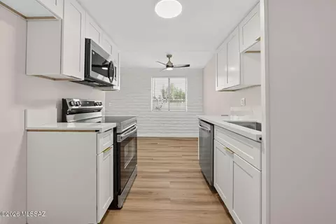 Kitchen - 4150 E Canada Stra, Tucson, AZ 85706 photo 3 of 4