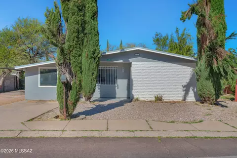 2013 N Calle Trinidad, Nogales, AZ 85621