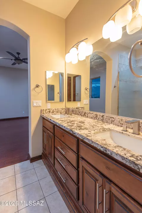 Bath - 13923 E Windy Way E, Vail, AZ 85641 photo 3 of 4