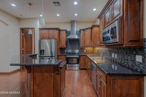 Kitchen - 13923 E Windy Way E, Vail, AZ 85641 photo 2 of 3
