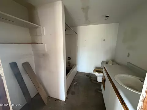 Bath - 11611 S Resource Way, Vail, AZ 85641 photo 1 of 1