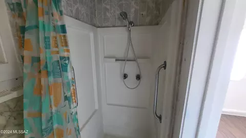 Bath - 319 E Jacinto St, Tucson, AZ 85705 photo 3 of 3