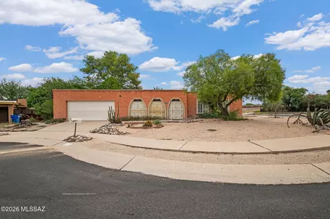 2000 N Heatherbrae Cir, Tucson, AZ 85715