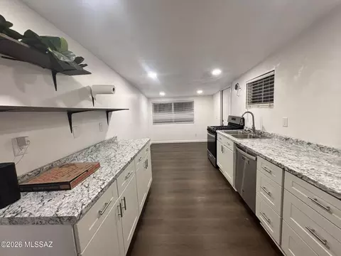 1813 N 38th Ln, Phoenix, AZ 85009