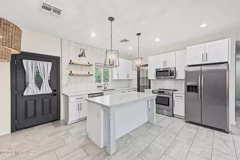 9109 N Shannon Rd, Tucson, AZ 85742