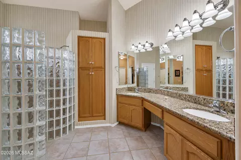 Bath - 65689 E Desert Moon Dr, Tucson, AZ 85739 photo 2 of 3