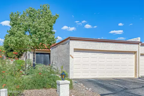 7952 E Sabino Sunrise Cir, Tucson, AZ 85750