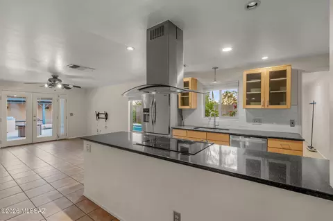 Kitchen - 10050 E Lorian St, Tucson, AZ 85748 photo 4 of 4