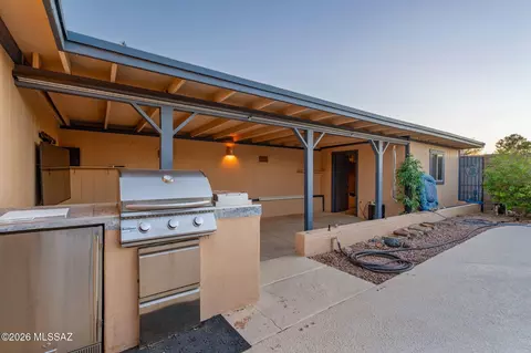 Exterior - 10050 E Lorian St, Tucson, AZ 85748 photo 5 of 9