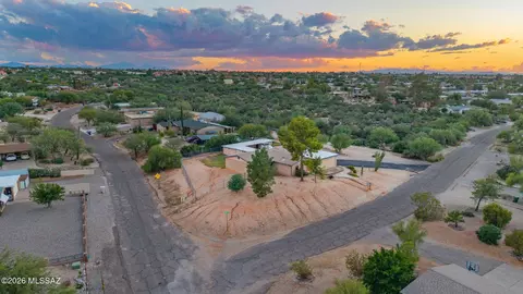 View/Area - 10050 E Lorian St, Tucson, AZ 85748 photo 3 of 7