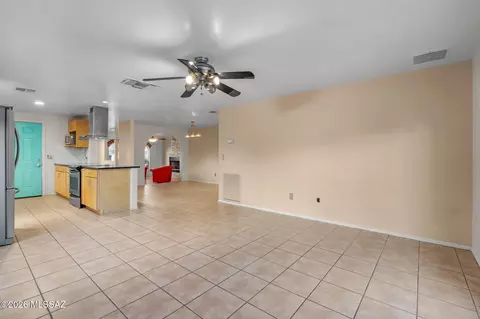 Living - 10050 E Lorian St, Tucson, AZ 85748 photo 3 of 5
