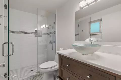 Bath - 10050 E Lorian St, Tucson, AZ 85748 photo 1 of 2