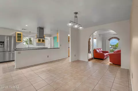 Dining - 10050 E Lorian St, Tucson, AZ 85748 photo 1 of 2