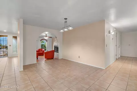 Dining - 10050 E Lorian St, Tucson, AZ 85748 photo 2 of 2