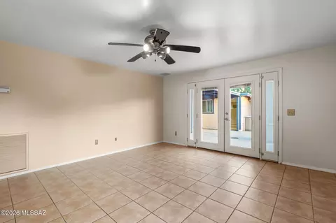 Living - 10050 E Lorian St, Tucson, AZ 85748 photo 4 of 5