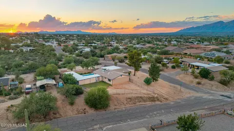 View/Area - 10050 E Lorian St, Tucson, AZ 85748 photo 4 of 7