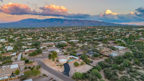 View/Area - 10050 E Lorian St, Tucson, AZ 85748 photo 2 of 7