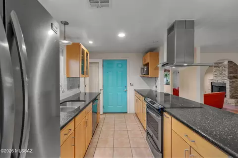 Kitchen - 10050 E Lorian St, Tucson, AZ 85748 photo 1 of 4