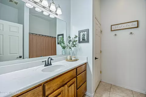 Bath - 1 N Larkin Dr, Vail, AZ 85641 photo 3 of 3