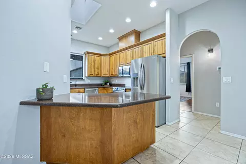 Kitchen - 1 N Larkin Dr, Vail, AZ 85641 photo 2 of 5