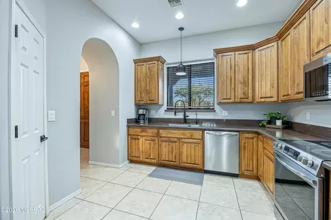 Kitchen - 1 N Larkin Dr, Vail, AZ 85641 photo 3 of 5