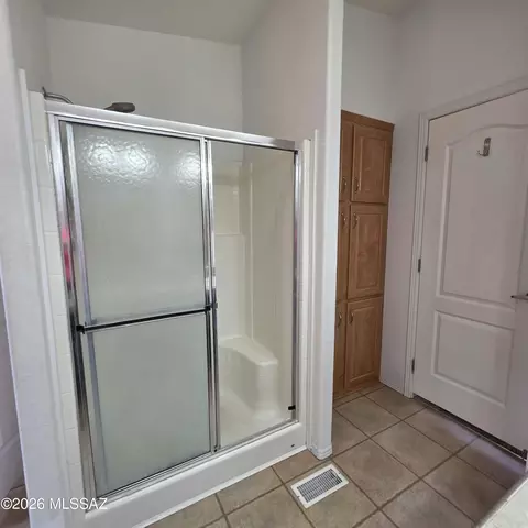 Bath - 567 El Sol Dr, Benson, AZ 85602 photo 2 of 4
