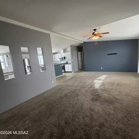 Living - 567 El Sol Dr, Benson, AZ 85602 photo 2 of 3