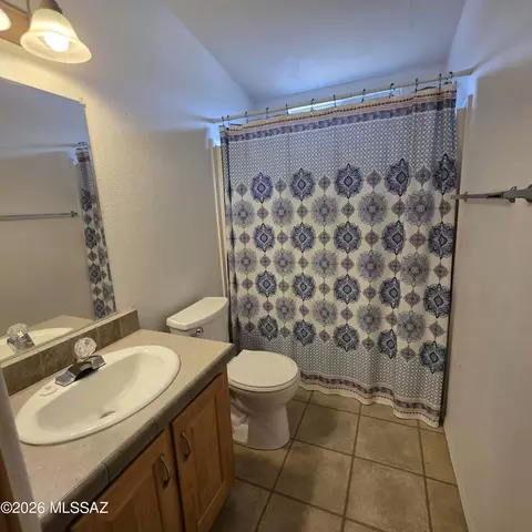 Bath - 567 El Sol Dr, Benson, AZ 85602 photo 4 of 4